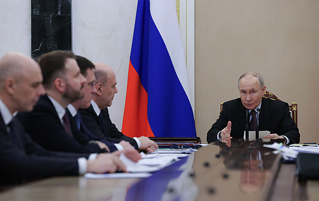 Ekonomika musí zase růst, vzkazuje Putin. Postěžoval si na pokles HDP