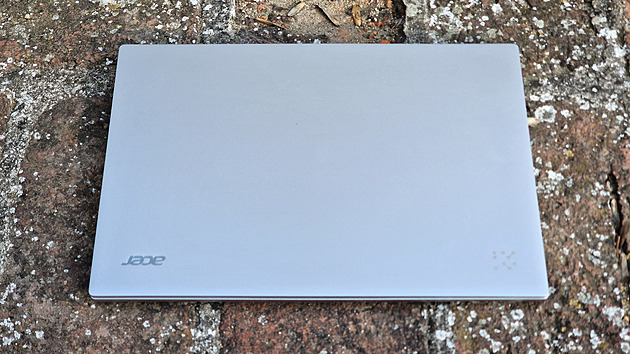 MacBook Neo jde na dračku. Mají levné notebooky s Windows ještě smysl?