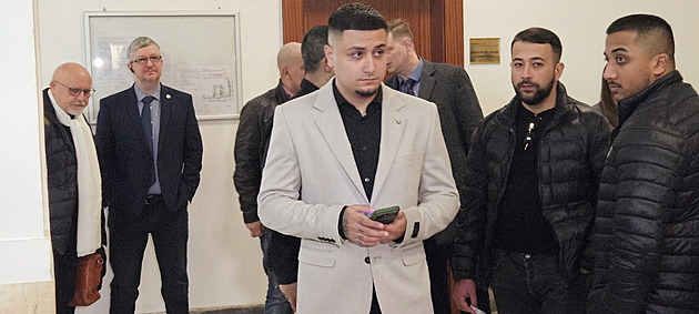 Raper u soudu. Hard Ricovi hrozí za loupež a vydírání několik let vězení