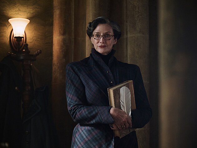 Janet McTeerov� jako profesorka McGonagallov� v seri�lu Harry Potter a K�men...