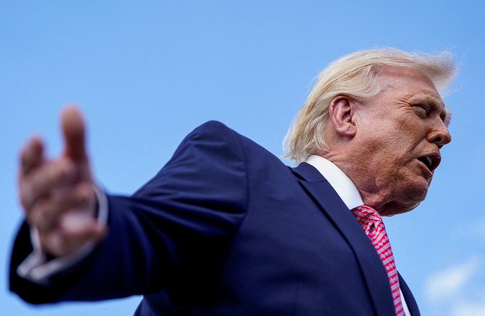 Nepomohli jste s Íránem, proč bychom chodili na pomoc my? vzkázal Trump NATO