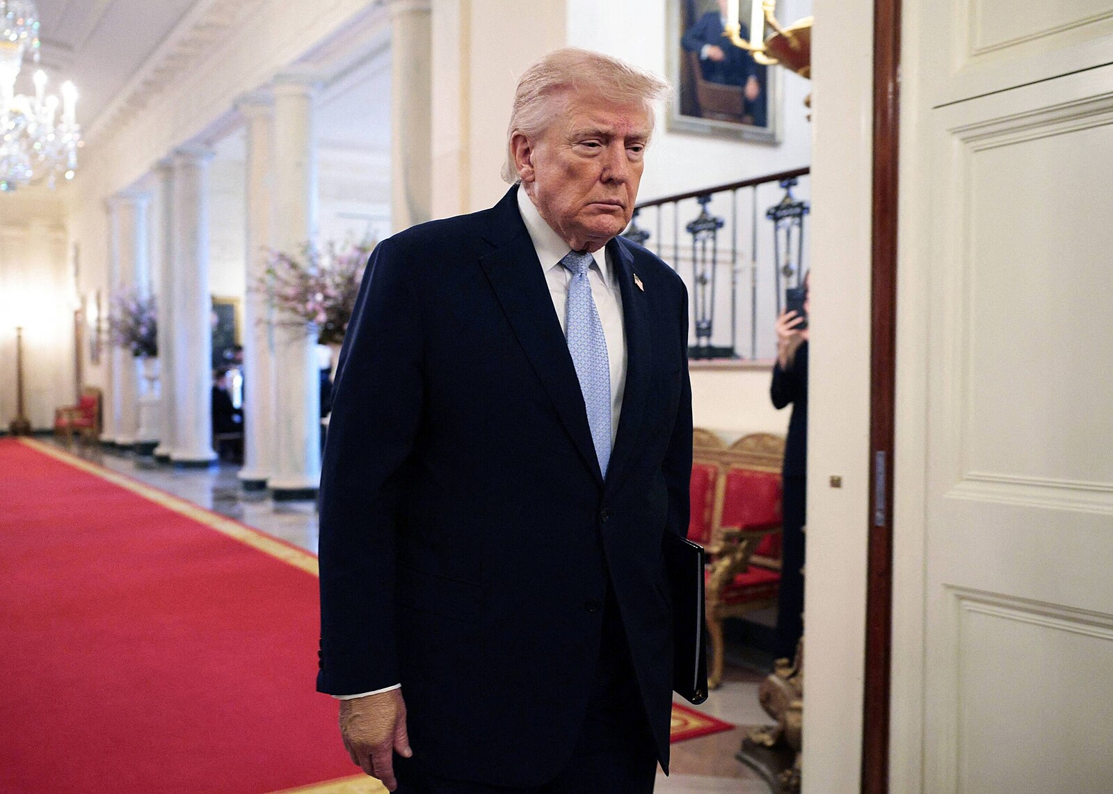 „Velmi dobré rozhovory.“ Trump odložil útoky na elektrárny, Írán jednání popřel