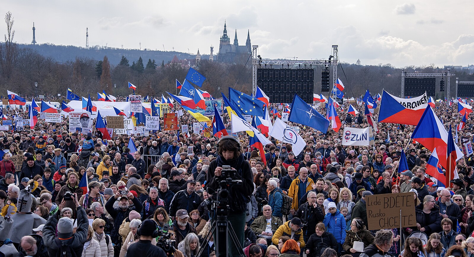 Milion chvilek je hlavní opoziční síla, ukázala Letná, hodnotí politologové