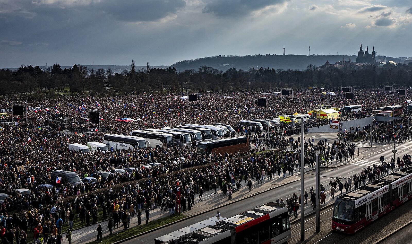 Demonstrovali proti výsledku voleb, řekl Turek k protestu na plné Letné