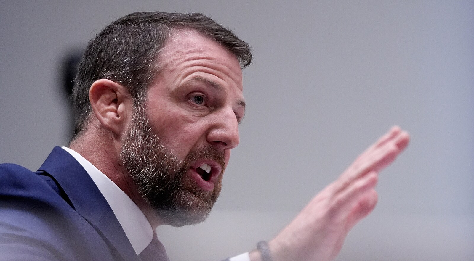 Senát USA schválil nástupce Noemové. Bývalý MMA bojovník chce zmírnit zásahy ICE