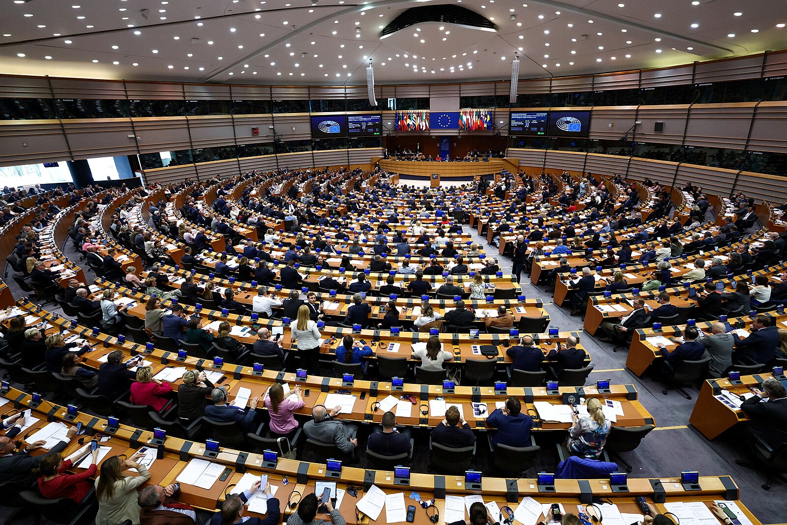 Evropský parlament schválil návrh, který usnadní deportace nelegálních migrantů