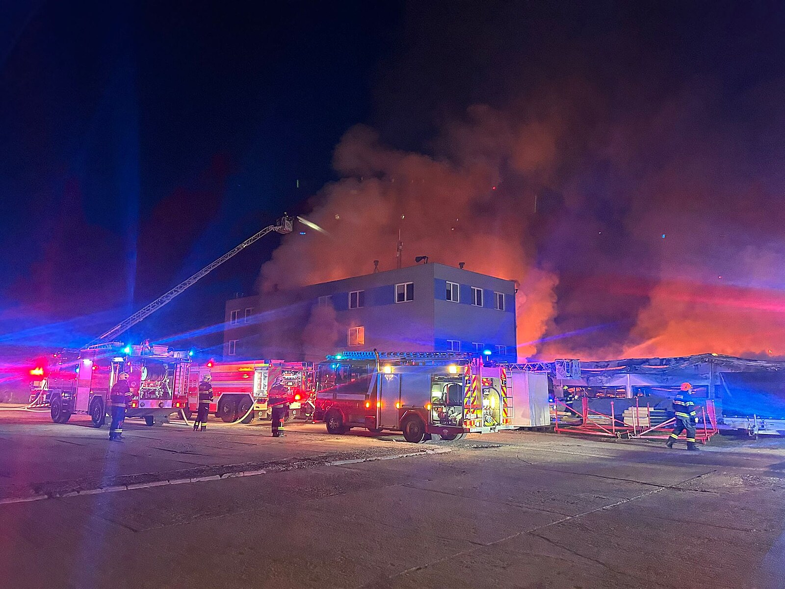 Vláda se nejspíš vrátí k požáru ve firmě, která vyrábí i drony pro Ukrajinu