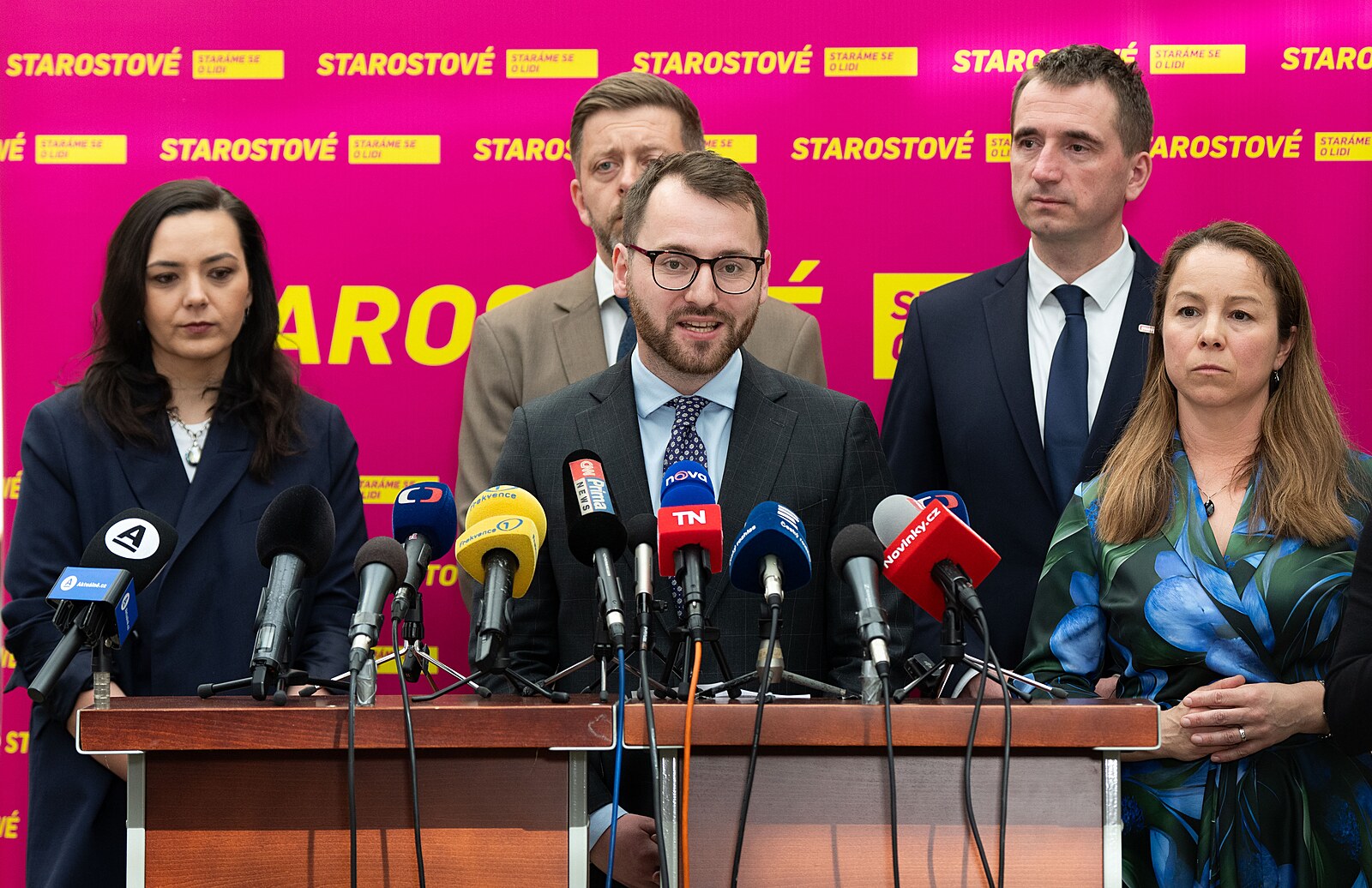 Střízliví poslanci. Byla spuštěna petici za omezení alkoholu při jednání Sněmovny