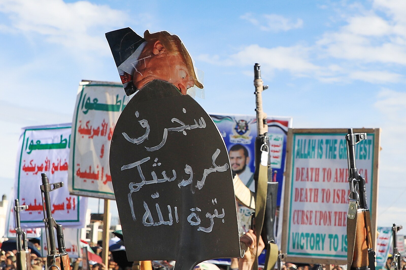 Húsíové vstoupili do války, odpálili raketu na Izrael. Konflikt s Íránem se rozšiřuje