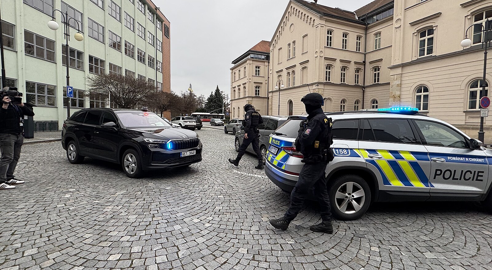 Američanku zadrženou v souvislosti s požárem v Pardubicích předají zpět do Česka
