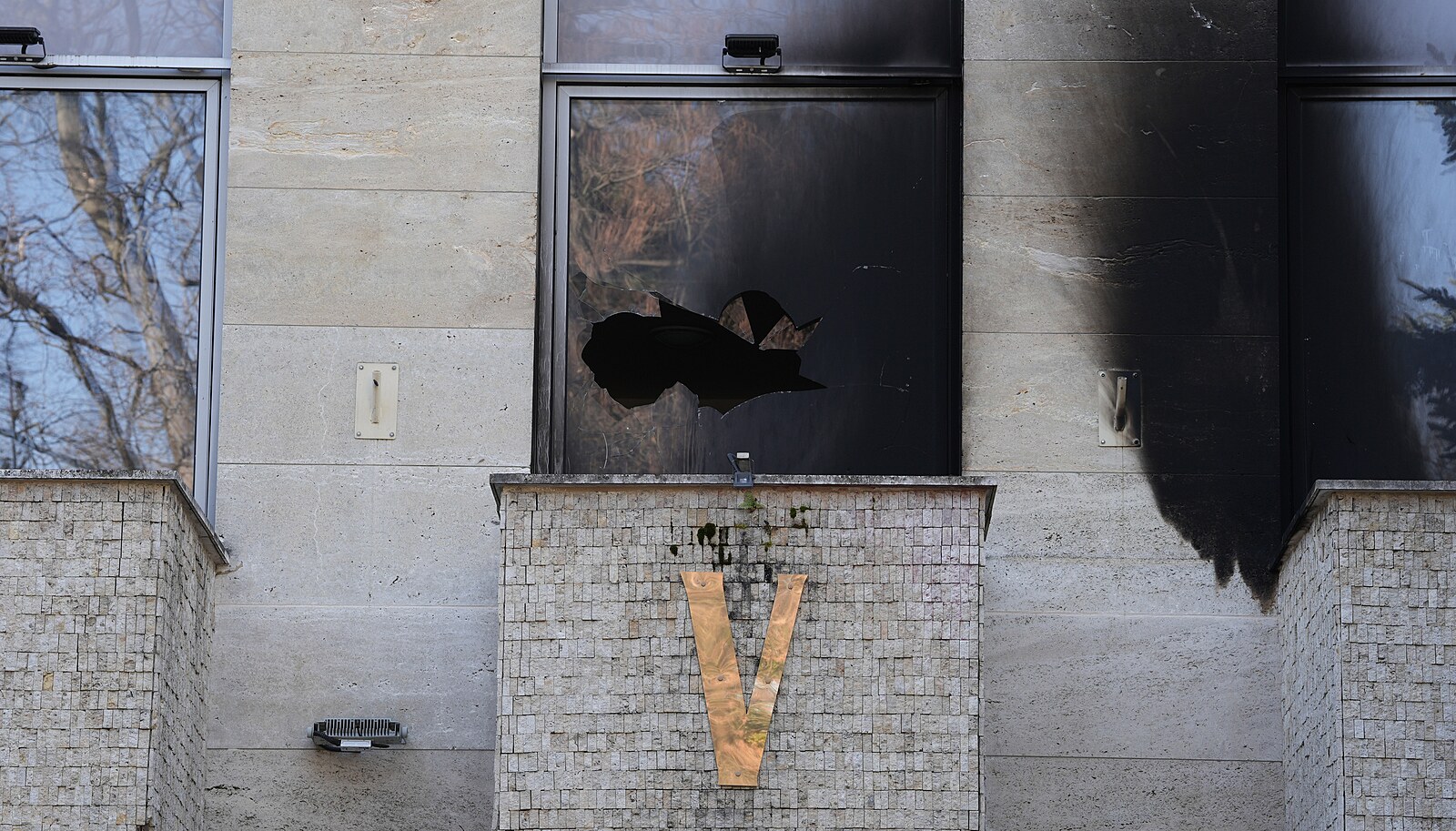 Na ruské středisko v Praze útočil cizinec, čin téměř rok plánoval