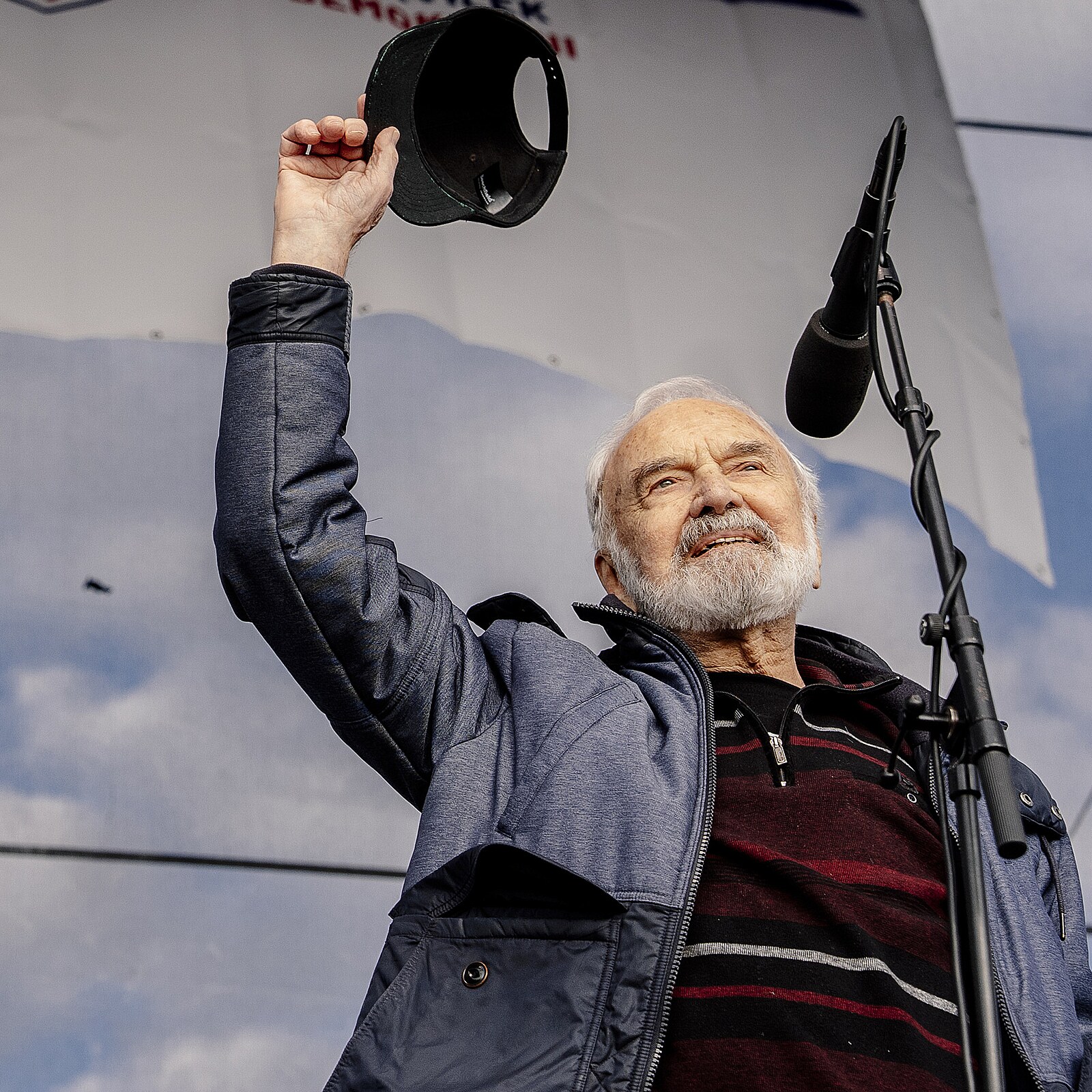 Pan Svěrák v tramvaji. Legendární herec, který zůstal normálním člověkem