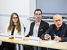 Zleva zástupci festivalu Meeting Brno Veronika Smyslová, Petr Kalousek a Mojmír...