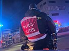 V pardubické pr�myslové zón� ho�í, jedna ze skladovacích hal je kompletn�...