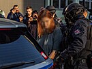 Mu�e a �enu podez�elé ze �há�ského útoku v Pardubicích poslal soud do vazby....