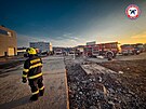 V pr�myslové zón� v Pardubicích ho�ela nad ránem skladovací hala, ze které se...