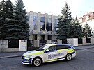 Na budovu Ruského st�ediska v�dy a kultury v pra�ské Buben�i hodil n�kdo...