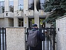 Na budovu Ruského st�ediska v�dy a kultury v pra�ské Buben�i hodil n�kdo...