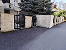 Na budovu Ruského st�ediska v�dy a kultury v pra�ské Buben�i hodil n�kdo...
