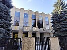 Na budovu Ruského st�ediska v�dy a kultury v pra�ské Buben�i hodil n�kdo...