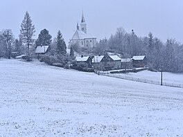 Malenovice pod vrstvou �erstvého sn�hu p�ipomínají spí�e lednovou pohlednici....