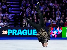 Americký krasobrusla� Ilia Malinin b�hem své jízdy na mistrovství sv�ta v Praze...