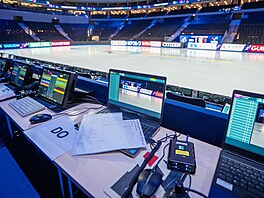Pohled na led z tribuny rozhod�ích