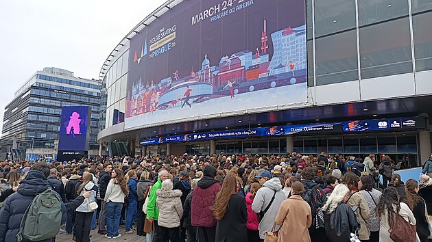 Policie u krasobruslení zachytila pochybný prodej lístků, halu hlídají i pyrotechnici