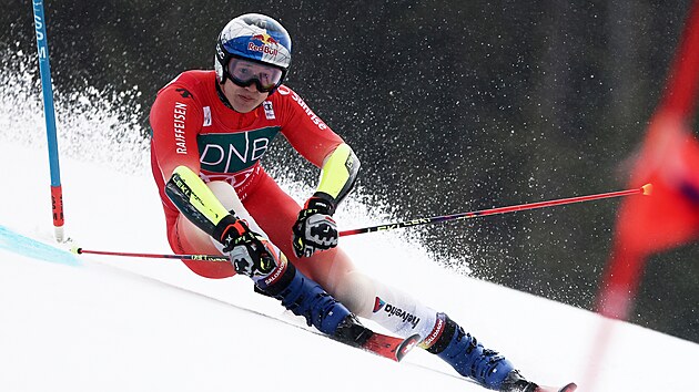Marco Odermatt během prvního kola obřího slalomu SP v norském Hafjellu.