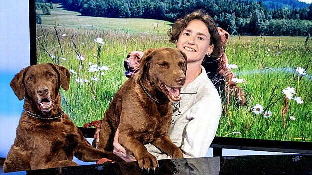 Hostem po�adu Rozst�el je Kl�ra Hlubock�, jedin� �esk� psovodkyn� specializuj�c� se na vyhled�v�n� neleg�ln� nastra�en�ch otr�ven�ch n�vnad v p��rod�.