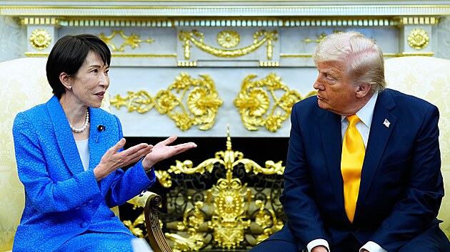 Prezident Donald Trump hovo�� s japonskou premi�rkou Sanae Takai�iovou v Ov�ln� pracovn� B�l�ho domu. (19. b�ezna 2026)