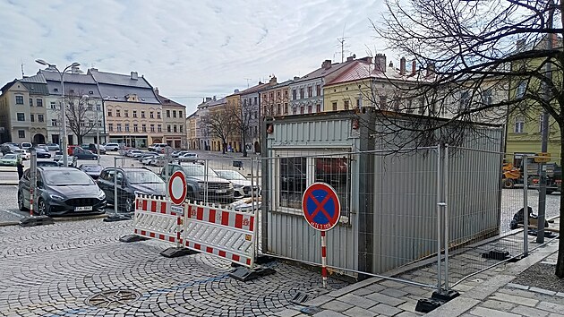 Pr�jezd zak�z�n. Kv�li prac�m na vodovodu v centru Jihlavy se museli �idi�i obrnit trp�livost�, doprava se p�esunula do �zk�ch uli�ek. (20. b�ezna 2026)