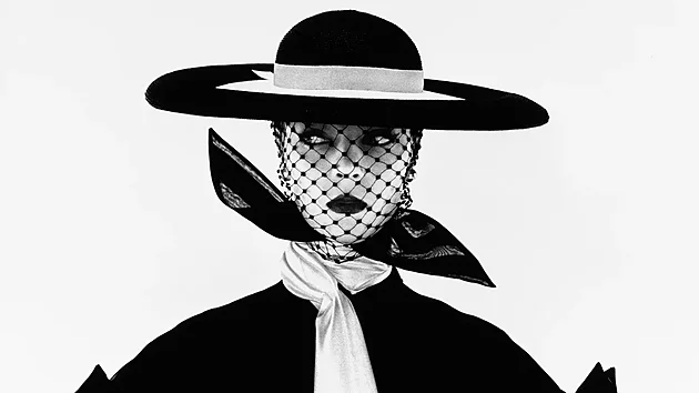 �ernobílá obálka �asopisu Vogue s modelkou Jean Patchettovou z roku 1950