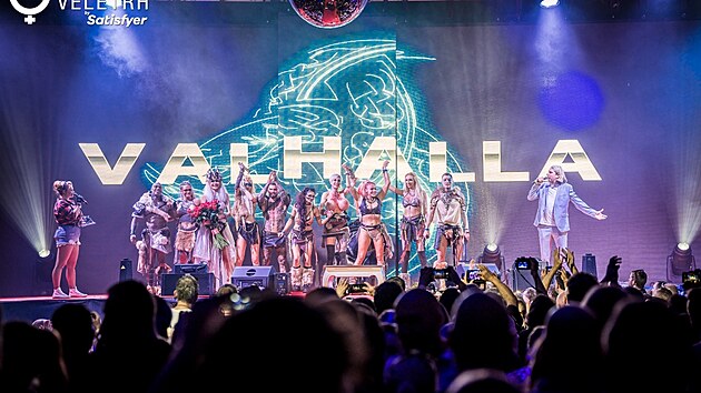 P�edstaven� se vyvedlo, nastartovalo dal�� cykly vikingsk�ch sexu�ln�ch eskap�d. (Vikings of Valhalla na Erofestu v roce 2023)