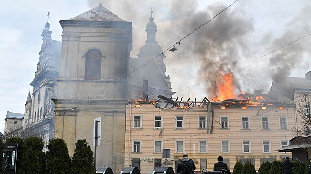 N�sledky rusk�ho dronov�ho �toku na Lvov, kde poni�ily i kostel svat�ho Ond�eje ze 17. stolet�, kter� je sou��st� sv�tov�ho d�dictv� UNESCO. (24. b�ezna 2026)
