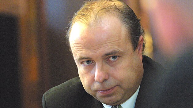 Prim�tor Ostravy Ale� Zedn�k po sv�m zvolen� v roce 2002.