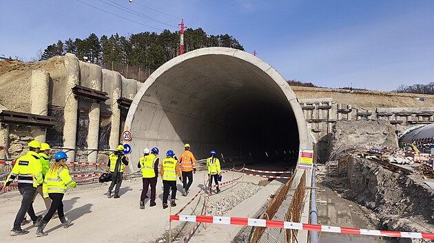 �editelstv� silnic a d�lnic ozn�milo, �e kv�li slo�it�m geologick�m podm�nk�m nestihne zprovoznit tunel Homole do konce roku, jak p�vodn� pl�novalo. (24. b�ezna 2026)