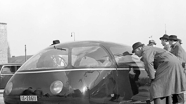 Aerodynamick� prototyp s motorem o objemu 1,7 litru vzadu se nikdy nedostal do v�roby, ale jeho inovativn� design a p�sobiv� aerodynamika dodnes inspiruj� automobilov� nad�ence. 