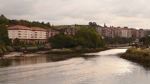 Na map� jde o sotva hektarov� kus zem�, p�esto m� mimo��dn� historick� v�znam. Ka�d� rok se jeho spr�va st��d� � od 1. �nora do 31. �ervence pat�� �pan�lsku, zbytek roku Francii.