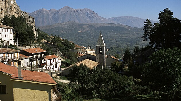 V hor�ch region� Lazio a Abruzzo vznikla nov� poutn� trasa, kter� vede k zapomenut�m kl�ter�m a svatyn�m v krajin�, kde se p�ed dlouh�mi stalet�mi rodila evropsk� mni�sk� tradice.