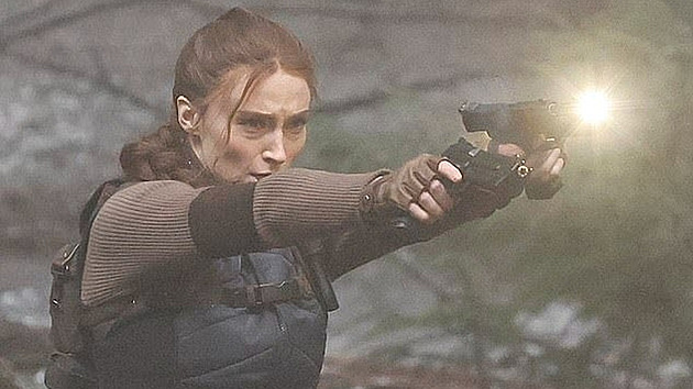 Sophie Turner jako Lara Croft - sn�mky z nat��en�