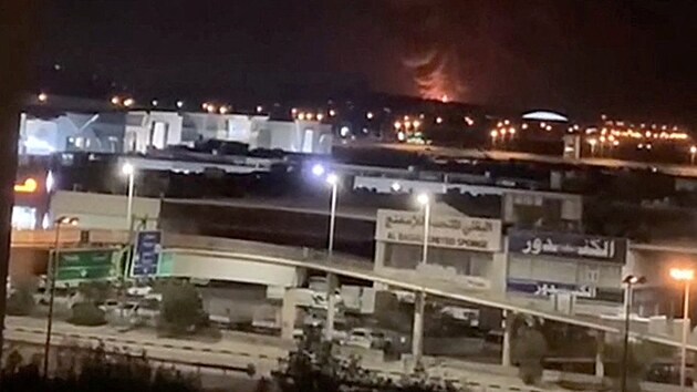 Mezinárodní letiště v Kuvajtu zasáhly drony, způsobily požár palivové nádrže