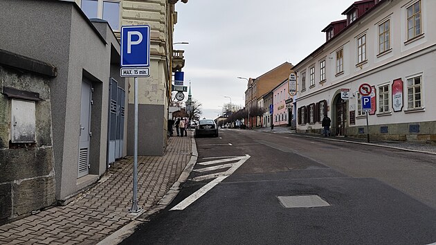 Kr�tkodob� st�n� jsou nov� na p��jezdech na n�m�st� v Kostelci nad Orlic�.