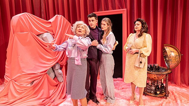 Dramatizace Portr�tu d�my od Henryho Jamese v hradeck�m Klicperov� divadle