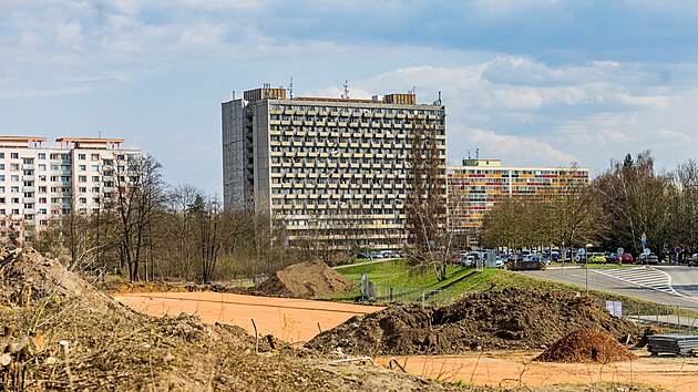 Stavba hradeck� k�i�ovatky Mileta m� za sebou u� dva roky prac�, vedle p�ibude Kaufland. (23. b�ezna 2026)