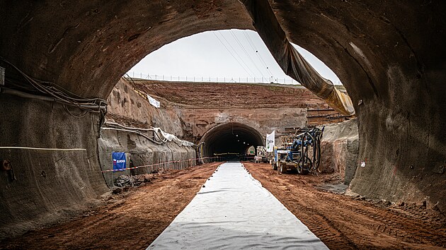 Stavba tunelu Doln� Radechov� na stavb� obchvatu N�choda (26. b�ezna 2026)