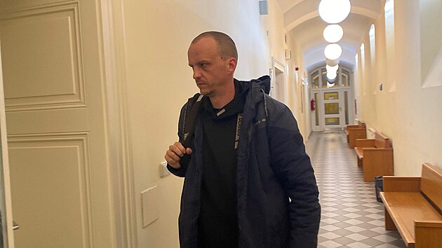 Michal Pelc u Okresn�ho soudu Plze�-m�sto. (25. b�ezna 2026)