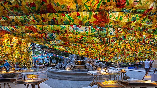 �esko-vietnamsk� studio ODDO architects dokon�ilo ve�ejn� v�stavn� pavilon � T10A Pavilion v Hanoji, na kter� architekti vyu�ili 40 tis�c pou�it�ch plastov�ch ta�ek.