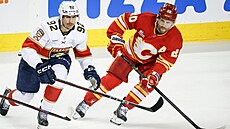 Tomá� Nosek (vlevo) z Floridy a Blake Coleman z Calgary.