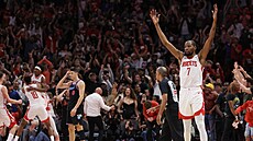 Kevin Durant z Houstonu se raduje z výhry proti Miami.